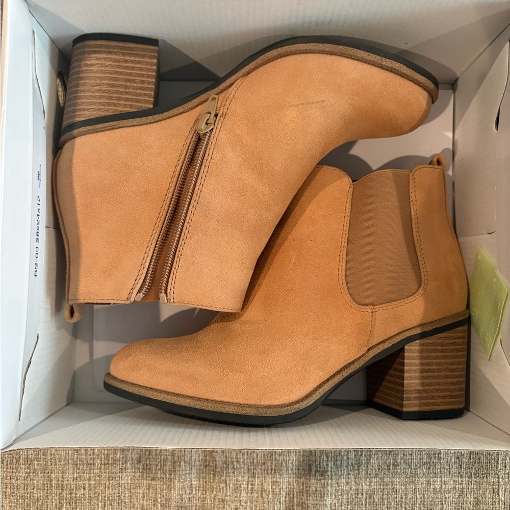 White Mountain Tan Ankle Boots with box